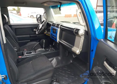 2007 Toyota Fj Cruiser z USA, uszkodzony, nr VIN JTEBU11F270070983